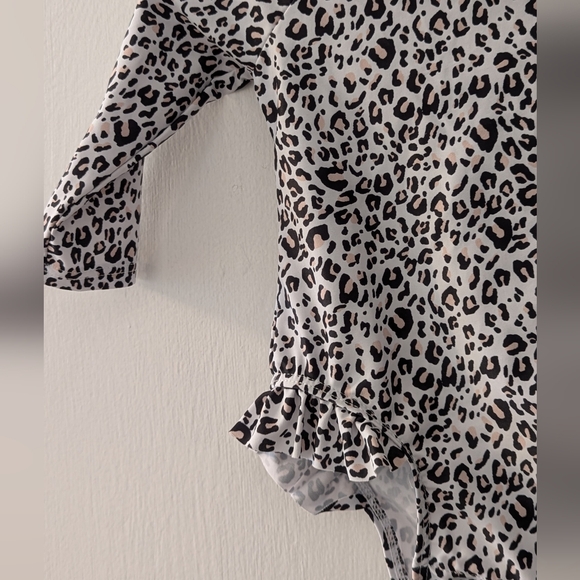 Baby's bathing suit and matching hat. 6-12 months - Picture 2 of 4